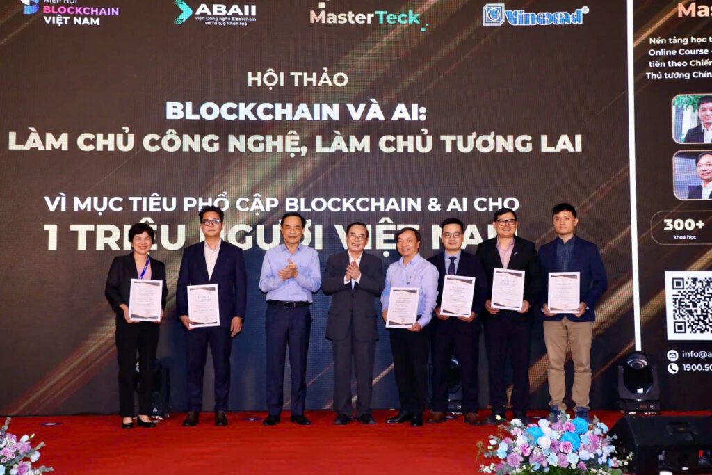 Các đại biểu tham dự Hội thảo “Blockchain và AI: Làm chủ công nghệ, làm chủ tương lai”