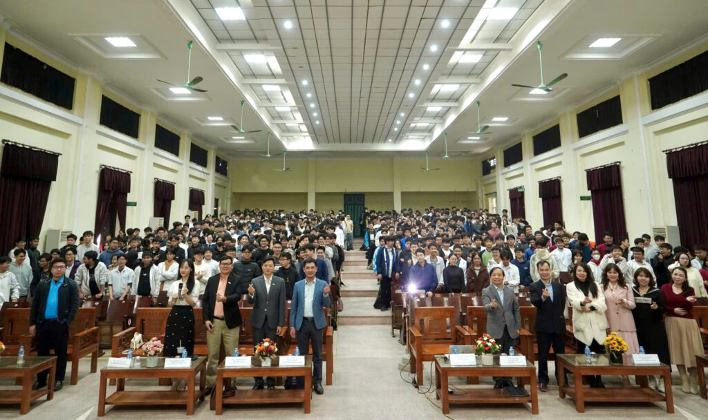 Gần 2000 học sinh của Trường THPT Chuyên Khoa học Tự nhiên đã tham dự sự kiện ABAII School Tour 3 với chủ đề “Blockchain & AI: Làm chủ công nghệ - Làm chủ tương lai”